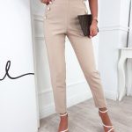 Hlače z okrasnimi gumbi Izzy, bež